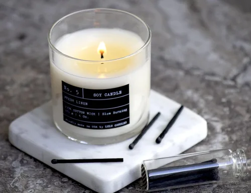 Vista 2 de Lulu Candles After Dark - Teca Caoba Vela Perfumada de Soja de Lujo en Frasco Vertida a Mano en los EE.UU. Altamente Perfumada y Duradera