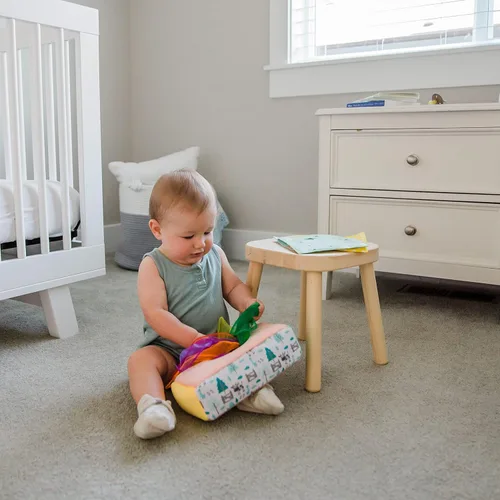 Vista 8 de Caja de pañuelos para bebé, juego Montessori para bebés y niños pequeños, caja texturizada sensorial con 12 bufandas coloridas a juego y 3 piezas