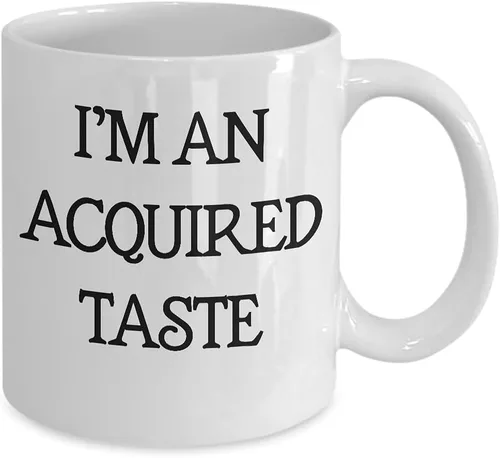 Vista 2 de Taza de café blanca con texto en inglés "I'm An Acquired Taste