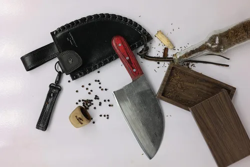 Vista 6 de Almazan Cuchillo de chef forjado a mano con funda de cuero, fabricado en España