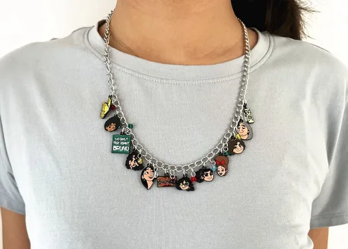 Vista 2 de TKLPP Collar con dije de Encanto Madrigal de la familia con dibujos animados de metal de Maribel Bruno Isabella Encanto para mujer y niña, Zinc, 0