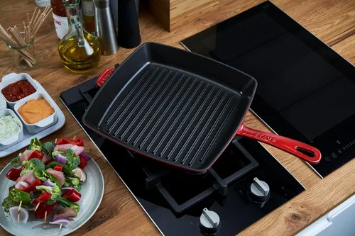 Vista 5 de Staub American Grill - Sartén de hierro fundido para cocinas de inducción, 10.2 in, color rojo cereza