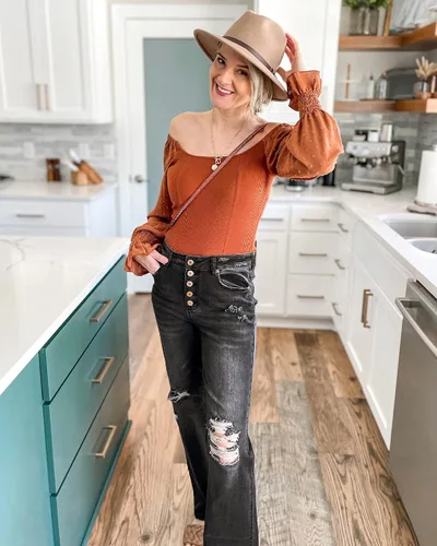 Vista 6 de LookbookStore - Jeans rasgados de cintura alta para mujer, pantalones de pierna ancha acampanados y desgastados
