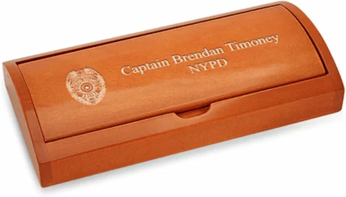 Vista 2 de Executive Gift Shoppe Bolígrafo personalizado con corte de diamante con caja de madera para policía