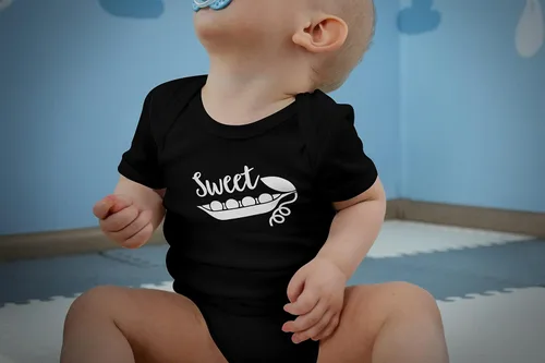 Vista 2 de Sweet Pea Baby Onesie