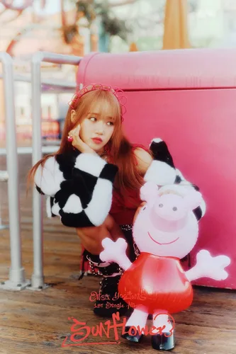 Vista 4 de DREAMUS WEKI MEKI Choi YooJung Girasol 1er Single Album Plataforma Versión Tarjetero+álbum de tarjeta fotográfica de PVC+Photocard+Folleto