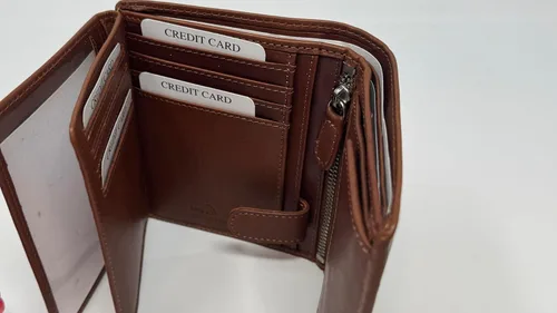 Vista 5 de DiLoro Cartera plegable de cuero genuino de grano completo con bloqueo RFID para hombre con moneda de identificación y compartimento seguro