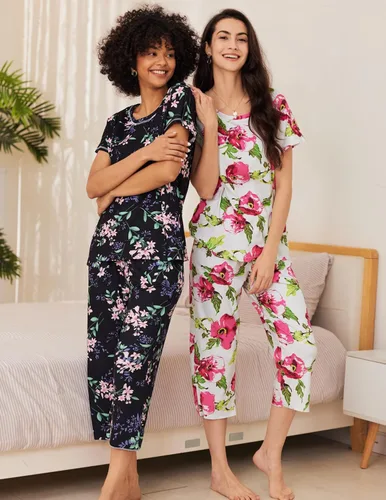Vista 4 de Ekouaer Paquete de 2 pijamas de manga corta para mujer, ropa de dormir y pantalones capri, conjuntos de pijama estampados con bolsillos S-XXL