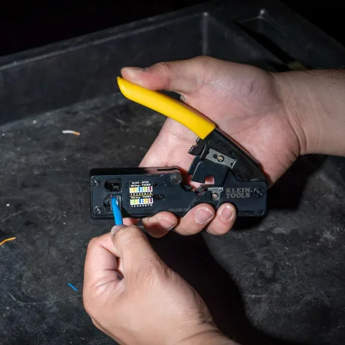 Vista 4 de Klein Tools VDV226-107 Crimpadora modular compacta de cable de datos de trinquete/pelacables/cortador de alambre, CAT6, CAT5, CAT3, cable de voz