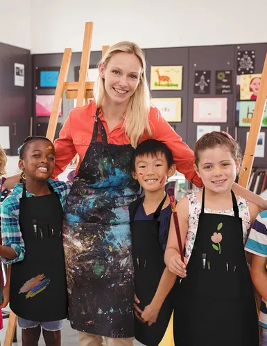 Vista 7 de Paquete de 30 delantales infantiles a granel con bolsillos para 30 unidades de color negro