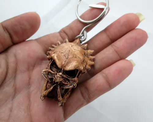Vista 2 de Mini llavero de calavera depredador berserker motorista, Marrón
