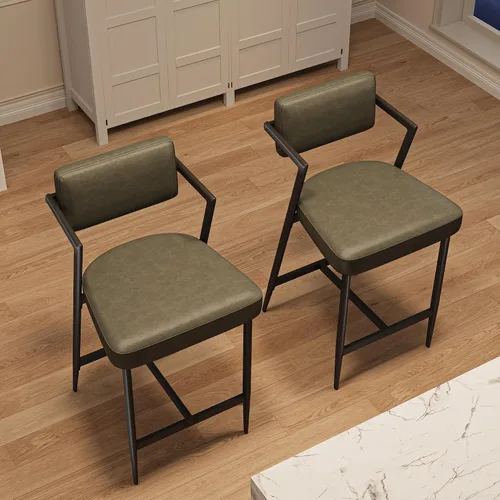 Vista 4 de Garvee Juego de 2 taburetes de bar, sillas de bar altas con cojín grueso y patas de metal gruesas, taburetes de bar tapizados con respaldo y Verde