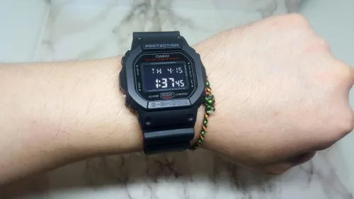 Vista 5 de Casio G-Shock DW-5600HR-1DR Reloj de moda automático de silicona negra para hombre, Varios colores, Moderno