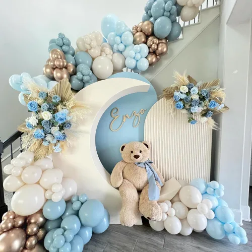 Vista 5 de Kit de Arco de Guirnalda de Globos Baby in Bloom, 150 Piezas de Globos de Látex Azul Bebé Polvoriento Blanco Arena Champán Dorado para Baby Shower