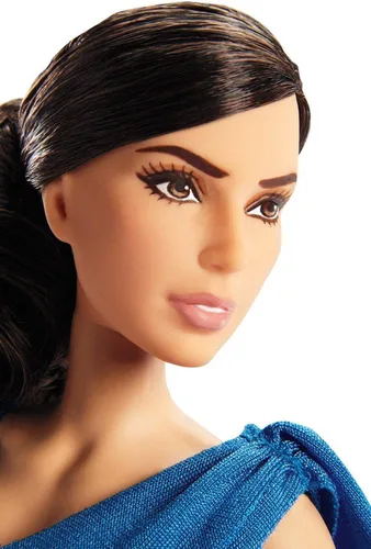 Vista 2 de DC muñeca de la Princesa Diana y la espada oculta de la película Mujer Maravilla, 12 pulgadas
