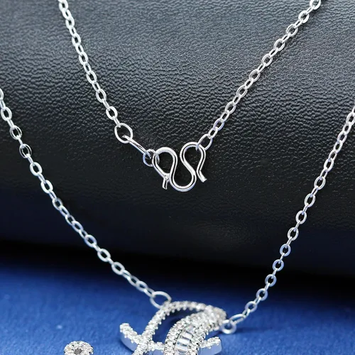 Vista 5 de Uloveido - Collar con colgante de letra A-Z, chapado en oro blanco, para mujeres, niñas, niños, mamá amiga con circonita cúbica y cristales CZ NL025