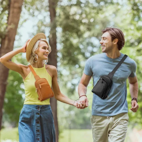 Vista 7 de S-ZONE Bolso bandolera para mujer, cangureras de cuero genuino con bloqueo RFID, bolsas cruzadas en el pecho, regalos para mujeres y hombres, Negro