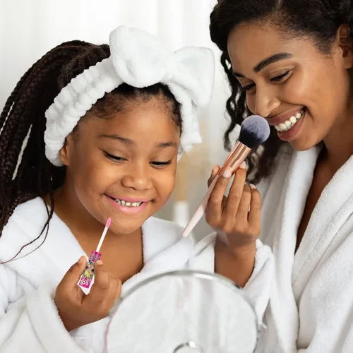 Vista 5 de L.O.L Surprise - Paquete de 7 brillos de labios para niñas, brillo labial Lol Maquillaje no tóxico para niños con L.O.L. Personajes