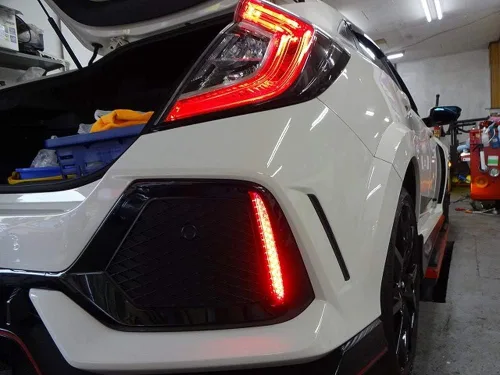 Vista 4 de iJDMTOY luces LED de reflector de parachoques de lente roja 24-SMD compatibles con Honda Civic Hatchback 2017-21, SI o Sedan Tipo-R, función como