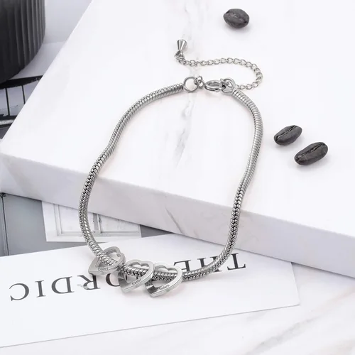 Vista 4 de LoraPetid Tobillera personalizada con dije para mujer, cadena de tobillera ajustable plateadadorada con corazón de 2, 3, 4, 6, con nombre