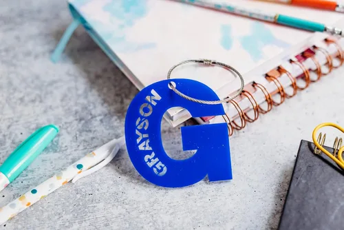 Vista 6 de Etiqueta de acrílico personalizada personalizada, Etiqueta de mochila, Nombre del encanto de la mochila escolar, Etiqueta de bolsa deportiva