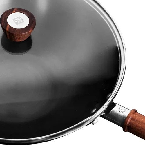 Vista 7 de ZWILLING Wok Dragon de acero al carbono de 12 pulgadas con tapa