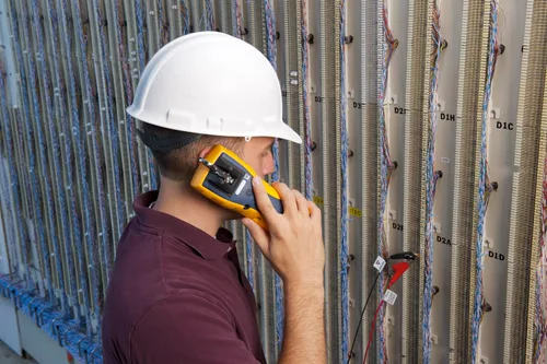 Vista 6 de Fluke Networks TS54 Pro Juego de prueba de teléfono con TDR, generador de tonos y pantalla LCD, 1