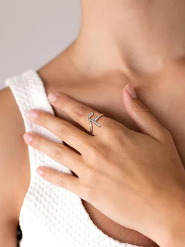 Vista 2 de SILVERCUTE Anillos con iniciales S925, tamaño ajustable 6-12, letra del alfabeto A-Z, joyería personalizada con iniciales trenzadas, anillos
