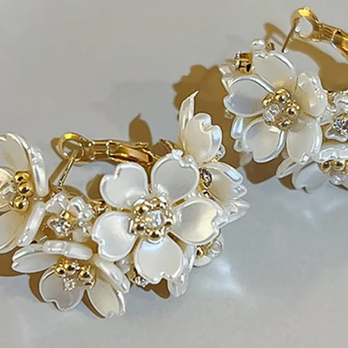 Vista 5 de Aretes para mujer, 1 par de aretes de aro geométricos brillantes con incrustaciones de diamantes de imitación a juego, aretes de círculo de empalme