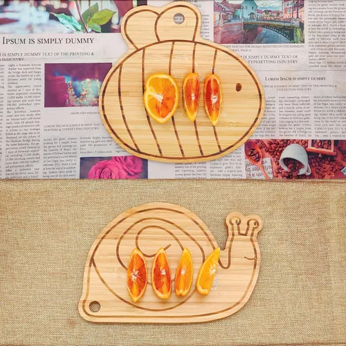 Vista 7 de Youkoo Juego de tabla de cortar de bambú pequeña, mini tabla de cortar de madera de frutas, tabla de queso con forma de caracol y abeja