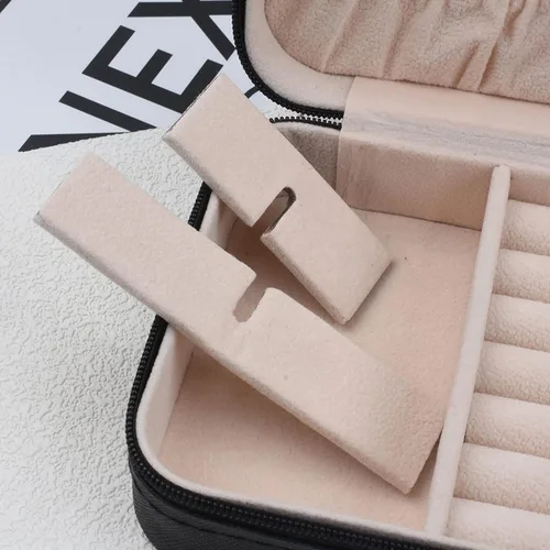 Vista 4 de EBUTY Joyero de viaje mini organizador portátil para anillos, aretes, collares, regalos para niñas y mujeres, color negro