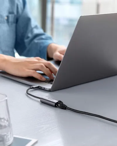 Vista 7 de Anker Adaptador USB C 3.0 a Ethernet, concentrador de red portátil de 1 Gigabit, 10/100/1000 Mbps, para MacBook Pro, iPad Pro 2019/2018, ChromeBook