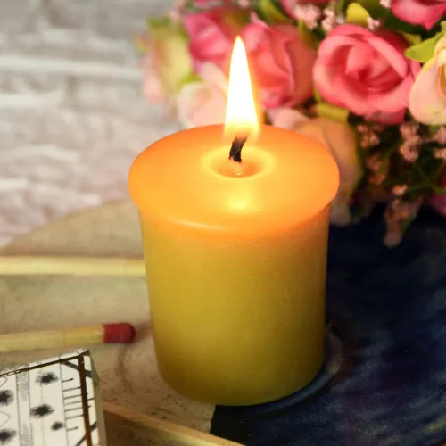 Vista 7 de Velas votivas de cera de abeja pura, paquete de 4 votivas naturales para decoración del hogar, habitación, fiesta, boda, spa, 12 horas de combustión