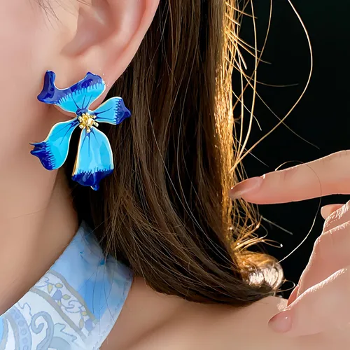 Vista 4 de Aretes de flores plateadas medievales vintage para mujer, hipoalergénicos