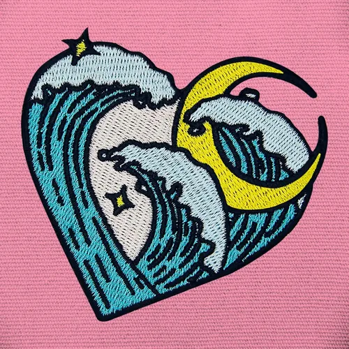 Vista 4 de El gran parche de onda de corazón bordado con apliques para planchar y coser emblema