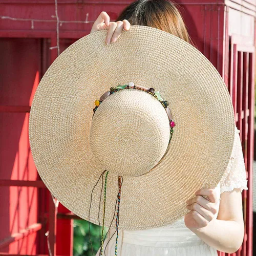 Vista 5 de Sombrero de paja de protección solar de ala ancha para mujer, sombrero flexible plegable, gorra de playa con protección UV de verano Cadena-beige