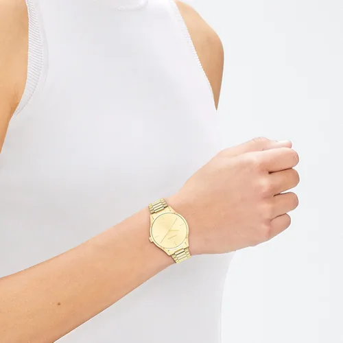 Vista 4 de Calvin Klein Reloj unisex de cuarzo iónico fino de acero chapado en oro y pulsera de eslabones, color chapado en oro (Modelo 25200221), Dorado