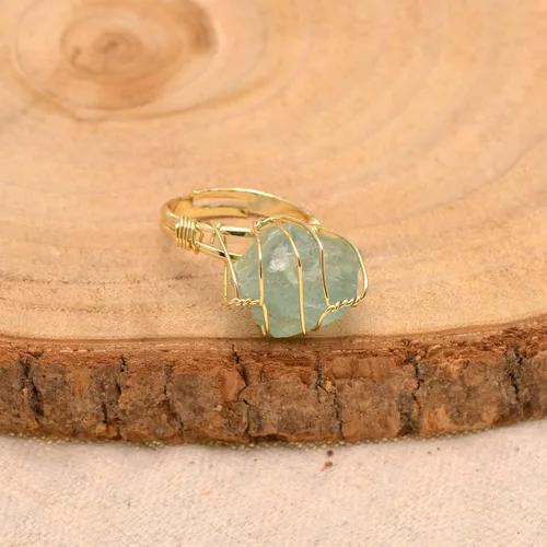 Vista 3 de Anillo envuelto en alambre de piedra áspera de cristal natural, tono de oro amarillo