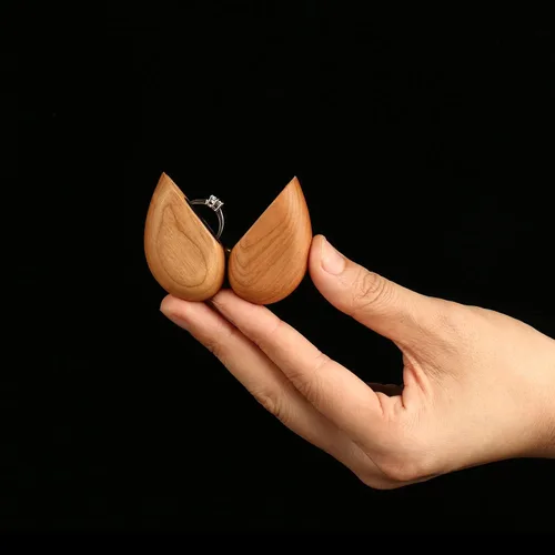 Vista 7 de Caja de madera para anillos en forma de corazón para boda, propuesta, caja de anillo de compromiso, estuche de madera para anillos de madera, regalo