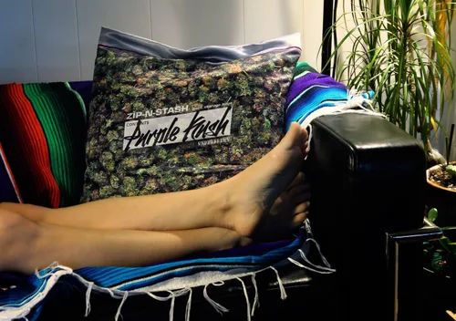 Vista 6 de Funda de almohada púrpura Kush Stash Baggie de Cannabis marihuana
