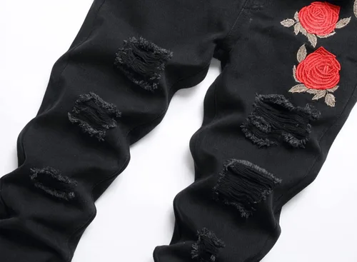 Vista 4 de Pantalones de mezclilla ajustados para niño, elásticos, de aspecto desgastado y desgarrado