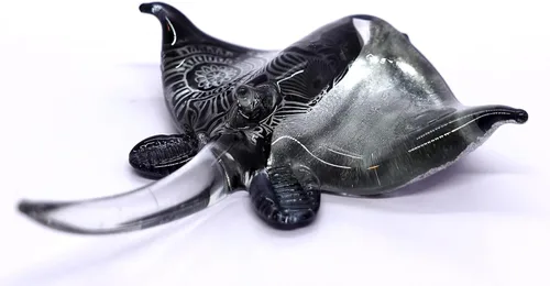 Vista 6 de Manta Ray - Figura de cristal hecha a mano – Pequeño animal de vidrio soplado – Escultura coleccionable en miniatura – Regalo único de decoración