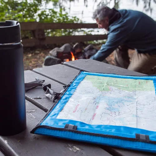 Vista 4 de AquaQuest Trail Map - Funda 100% impermeable para bolsa seca, protector de mapas, soporte para documentos al aire libre con ventana transparente