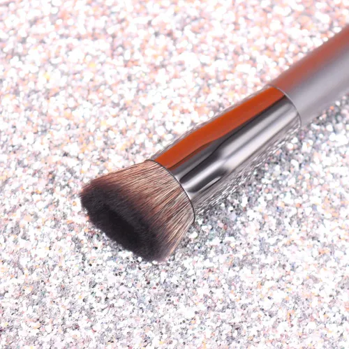 Vista 6 de Cepillo líquido para base de maquillaje para un aspecto natural impecable – Aplicador de maquillaje en ángulo para perfeccionar la crema facial