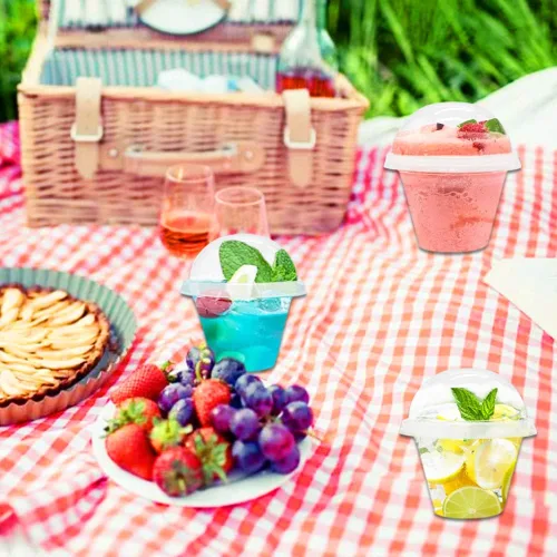 Vista 4 de Szsrcywd 50 Piezas Vasos de Plástico Transparente de 6 oz con Tapas de Cúpula, Vaso de Parfait Transparente, Vasos de Postre Desechables para Fruta