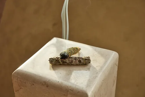Vista 4 de Juniper Ridge Cedar Mugwort - Paquetes de incienso natural, aromaterapia y terapia de meditación relajante, orgánico sin fragancia sintética