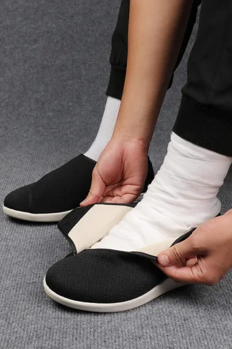 Vista 5 de ZUMEIJIA Zapatos para diabéticos para mujer, zapatos casuales ajustables para caminar, zapatos anchos para ancianos, pies hinchados