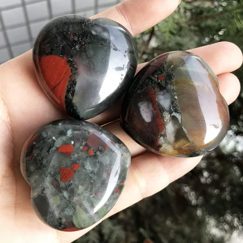 Vista 3 de Piedra de corazón pulida, piedras de bolsillo de cristal curativo para preocupaciones de palma, reiki, 1.5 pulgadas, piedra de sangre de África