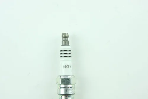Vista 5 de NGK # 7397 Bujía de iridio TR5IX - 8 PCSNEW por NGK