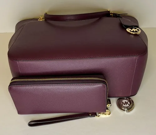 Vista 5 de Michael Kors Jet Set Travel Large Chain Shoulder Tote bundled with Large Continental Wallet and Purse Hook